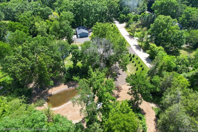 11521 Westshore Drive, Putnam Township, MI 48169