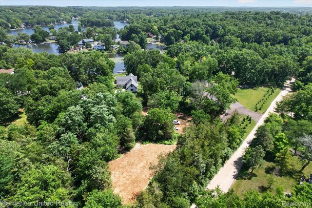 11521 Westshore Drive, Putnam Township, MI 48169