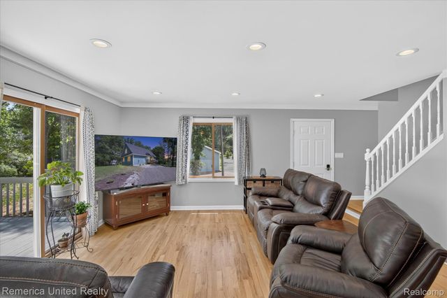 11521 Westshore Drive, Putnam Township, MI 48169