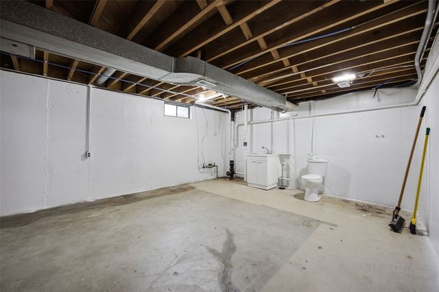 2609 1st Avenue SW, Cedar Rapids, IA 52404