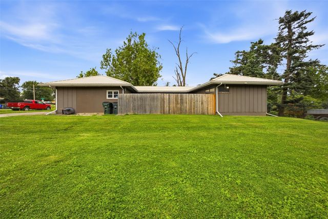 2609 1st Avenue SW, Cedar Rapids, IA 52404