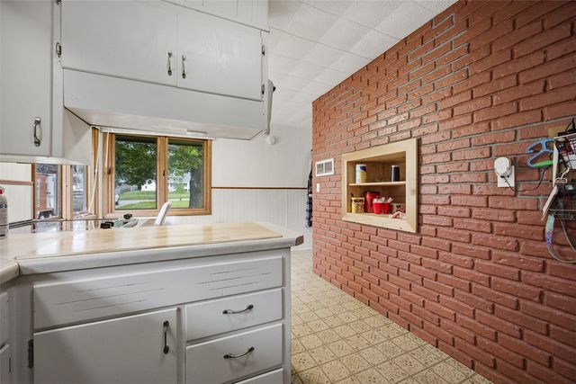2609 1st Avenue SW, Cedar Rapids, IA 52404