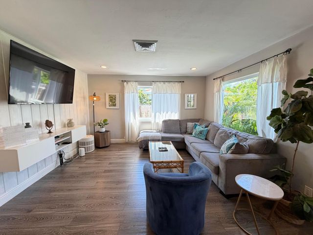 7610 S Olive Avenue, West Palm Beach, FL 33405