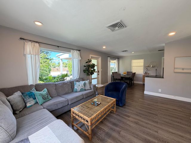 7610 S Olive Avenue, West Palm Beach, FL 33405