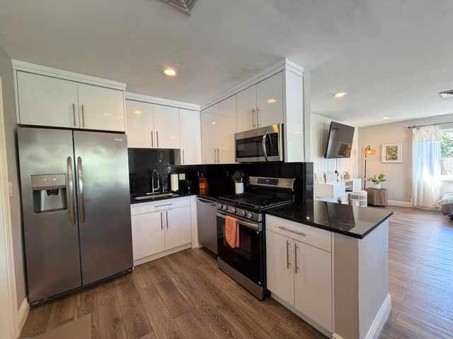 7610 S Olive Avenue, West Palm Beach, FL 33405