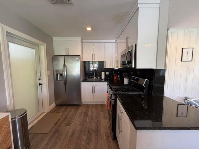 7610 S Olive Avenue, West Palm Beach, FL 33405
