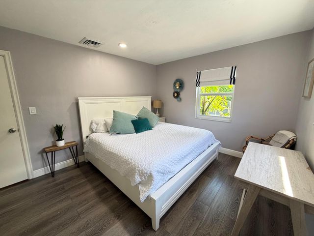 7610 S Olive Avenue, West Palm Beach, FL 33405