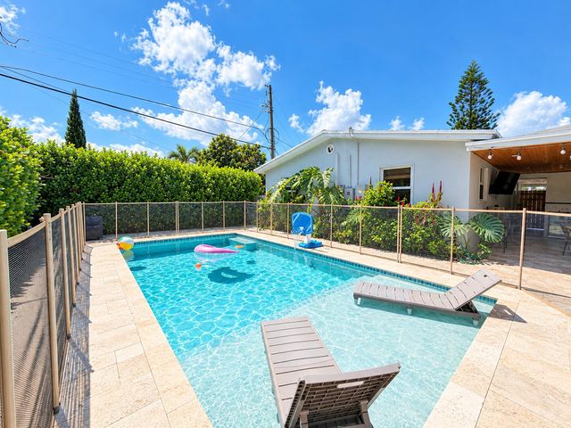 7610 S Olive Avenue, West Palm Beach, FL 33405