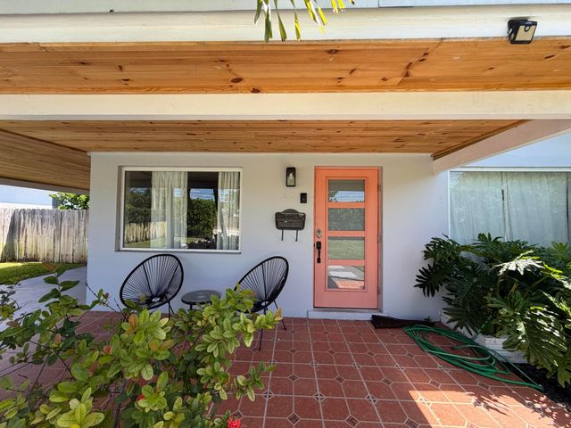 7610 S Olive Avenue, West Palm Beach, FL 33405