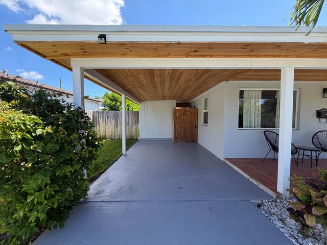 7610 S Olive Avenue, West Palm Beach, FL 33405
