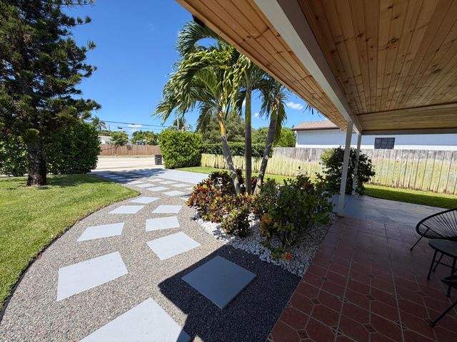 7610 S Olive Avenue, West Palm Beach, FL 33405