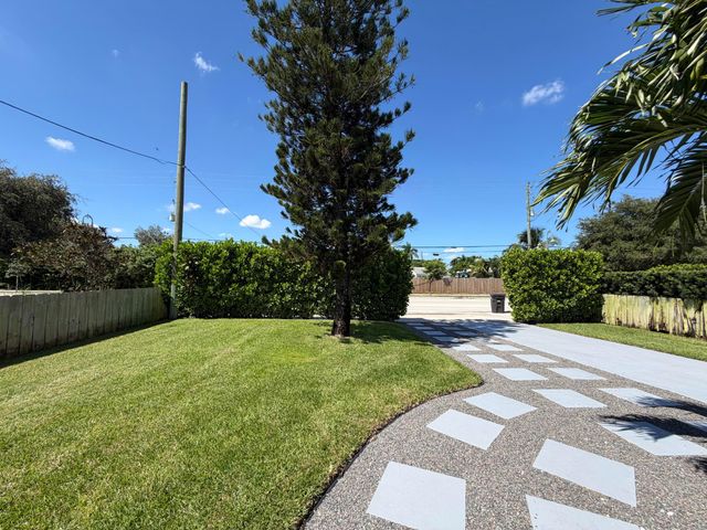 7610 S Olive Avenue, West Palm Beach, FL 33405