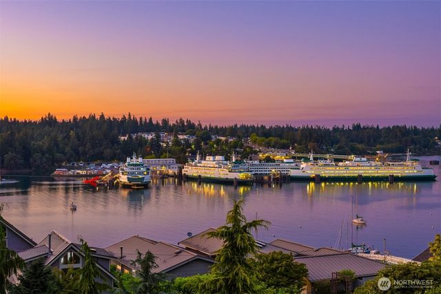 5788 Packard Lane NE, Bainbridge Island, WA 98110