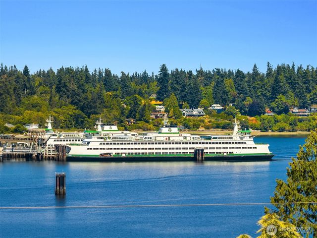 5788 Packard Lane NE, Bainbridge Island, WA 98110