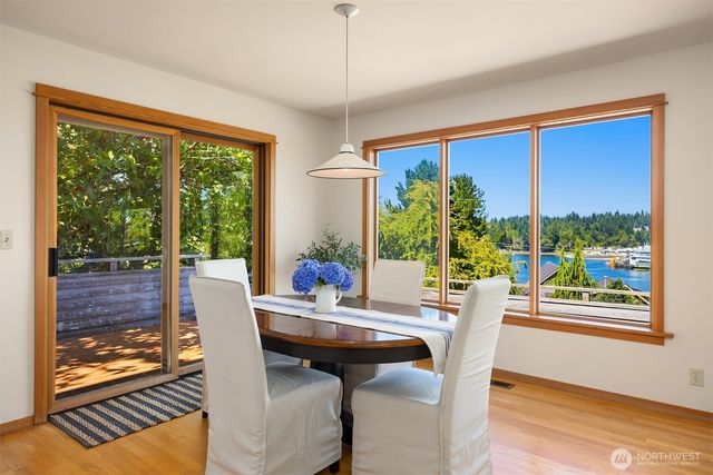 5788 Packard Lane NE, Bainbridge Island, WA 98110