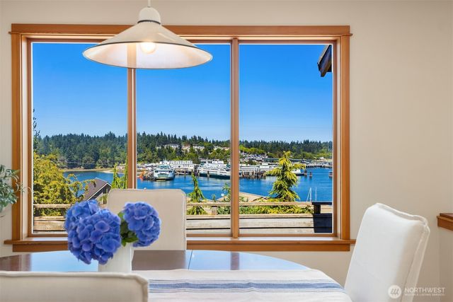 5788 Packard Lane NE, Bainbridge Island, WA 98110
