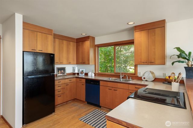 5788 Packard Lane NE, Bainbridge Island, WA 98110