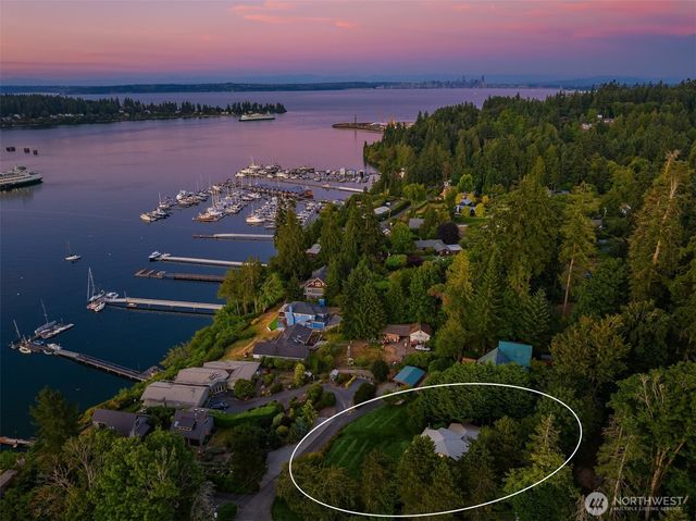 5788 Packard Lane NE, Bainbridge Island, WA 98110
