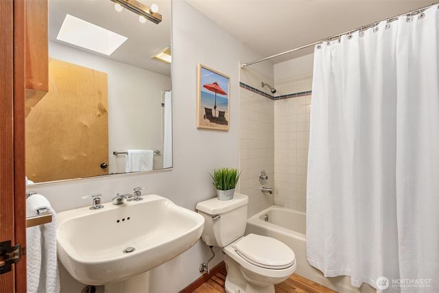 5788 Packard Lane NE, Bainbridge Island, WA 98110