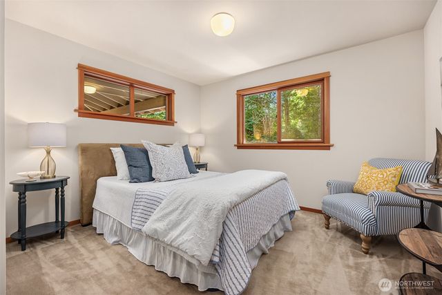 5788 Packard Lane NE, Bainbridge Island, WA 98110