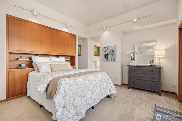 5788 Packard Lane NE, Bainbridge Island, WA 98110