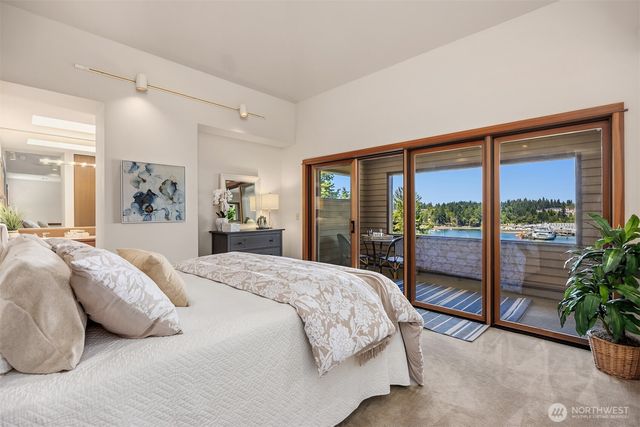 5788 Packard Lane NE, Bainbridge Island, WA 98110