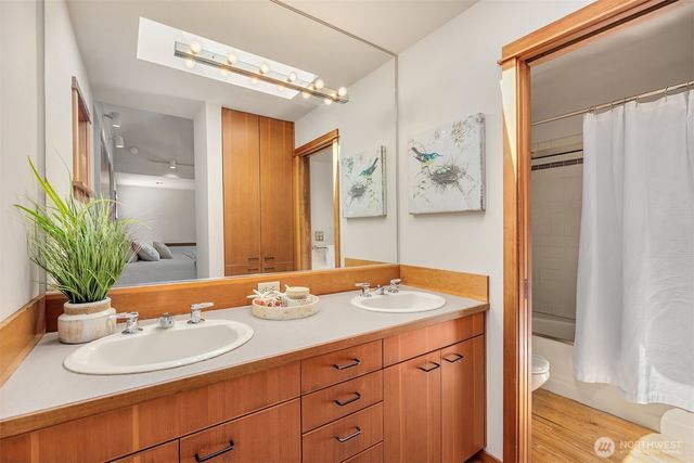 5788 Packard Lane NE, Bainbridge Island, WA 98110
