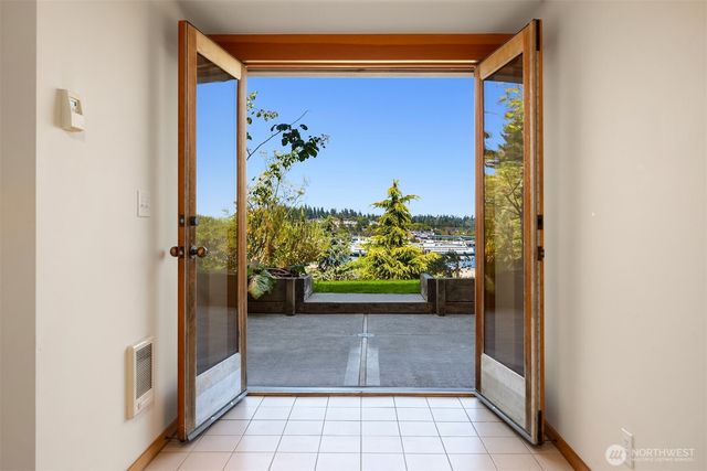 5788 Packard Lane NE, Bainbridge Island, WA 98110