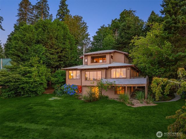 5788 Packard Lane NE, Bainbridge Island, WA 98110