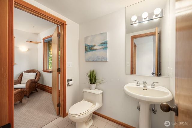 5788 Packard Lane NE, Bainbridge Island, WA 98110