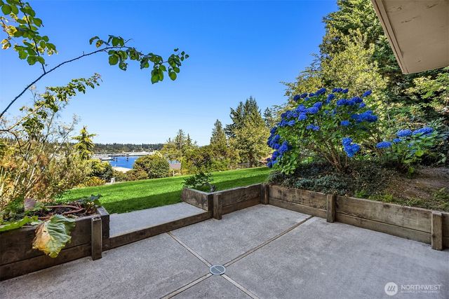 5788 Packard Lane NE, Bainbridge Island, WA 98110