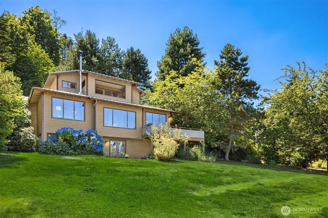 5788 Packard Lane NE, Bainbridge Island, WA 98110