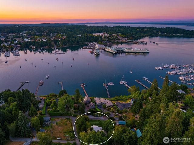 5788 Packard Lane NE, Bainbridge Island, WA 98110
