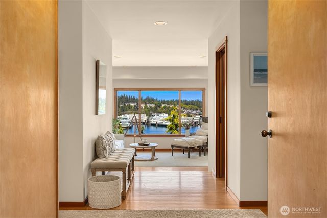5788 Packard Lane NE, Bainbridge Island, WA 98110
