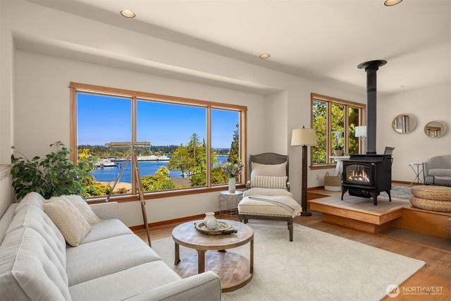 5788 Packard Lane NE, Bainbridge Island, WA 98110