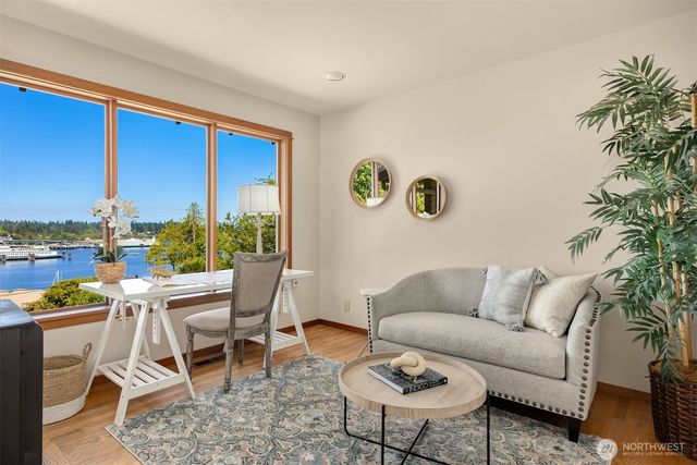 5788 Packard Lane NE, Bainbridge Island, WA 98110