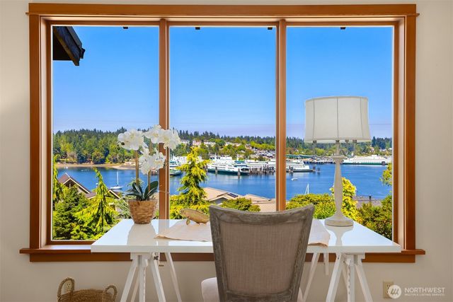 5788 Packard Lane NE, Bainbridge Island, WA 98110