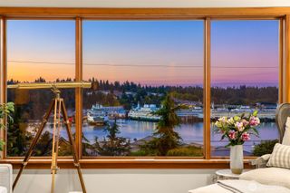 5788 Packard Lane NE, Bainbridge Island, WA 98110