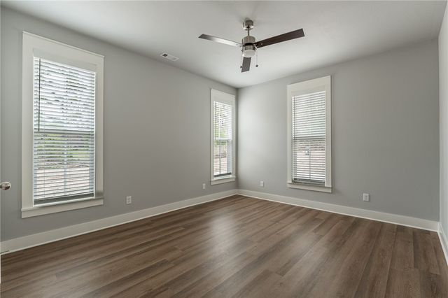 864 S Waxflower Avenue, Fayetteville, AR 72701