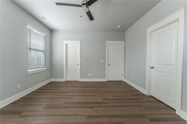 864 S Waxflower Avenue, Fayetteville, AR 72701