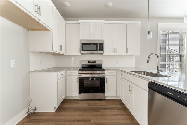 864 S Waxflower Avenue, Fayetteville, AR 72701