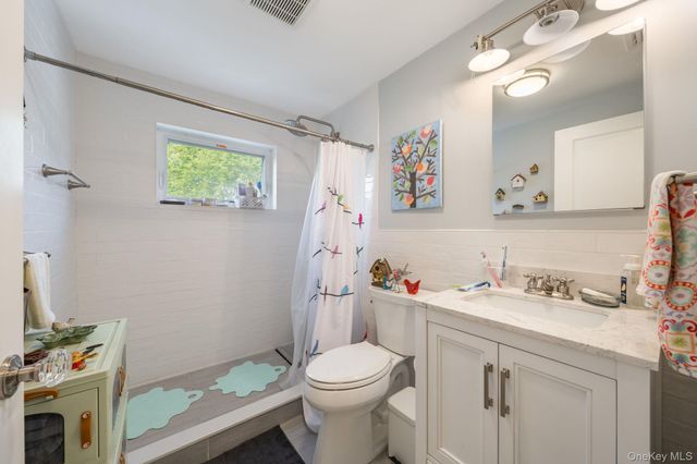 38 Middle Neck Road, Port Washington, NY 11050