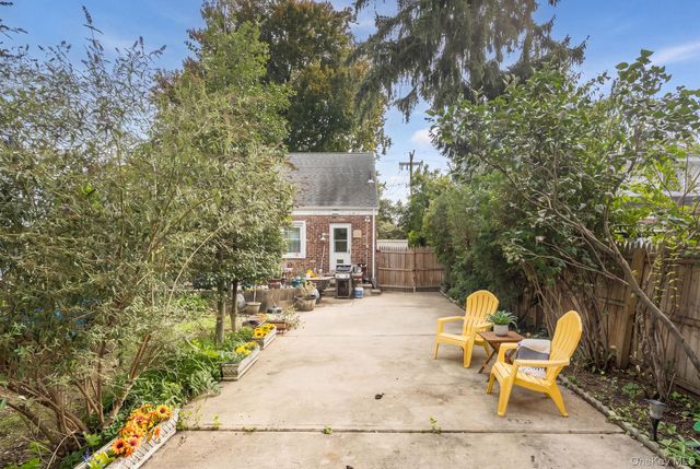 38 Middle Neck Road, Port Washington, NY 11050