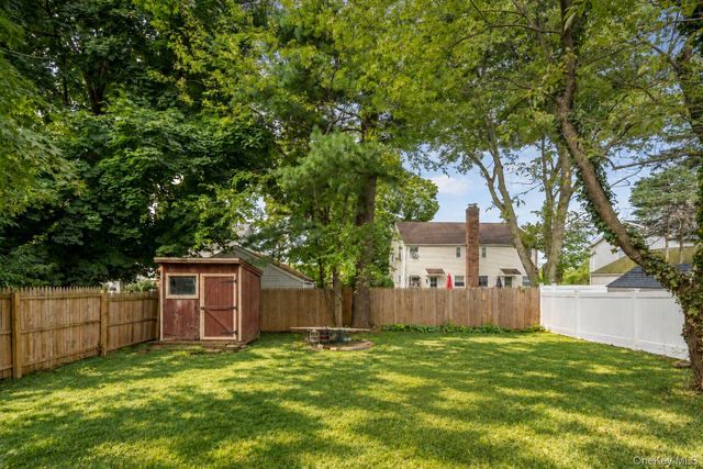 38 Middle Neck Road, Port Washington, NY 11050