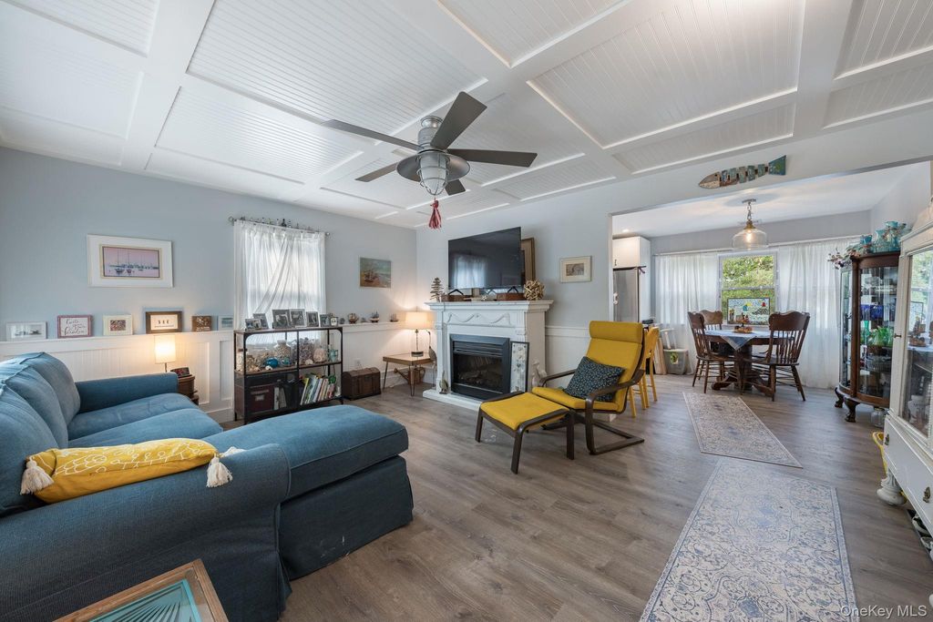 38 Middle Neck Road, Port Washington, NY 11050 — photo 3