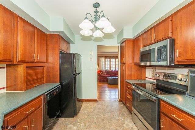 80 Toby Dr, Roxbury Twp., NJ 07876