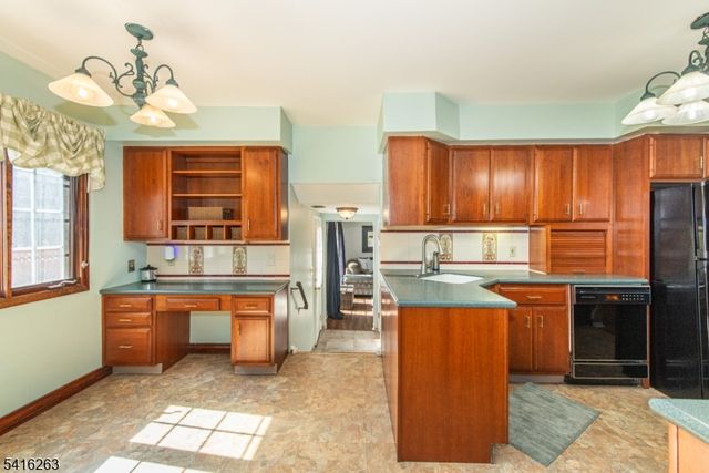 80 Toby Dr, Roxbury Twp., NJ 07876