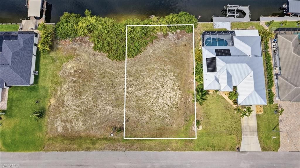 Image 1 of property listing at 400 NW 32nd PL, Cape Coral, FL 33993