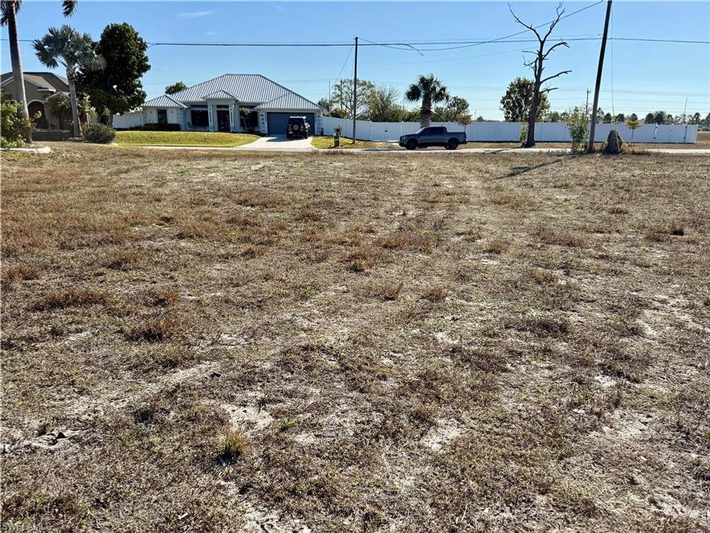 Image 15 of property listing at 400 NW 32nd PL, Cape Coral, FL 33993