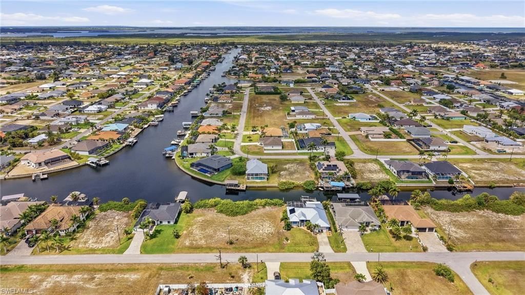 Image 3 of property listing at 400 NW 32nd PL, Cape Coral, FL 33993